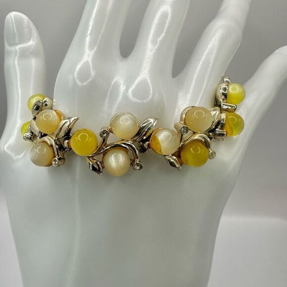 Yellow beaded vintage bracelet - Picture 2 of 9